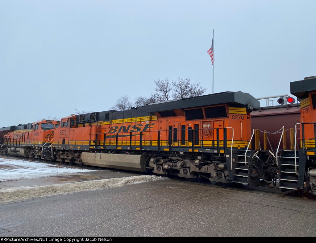 BNSF 8270
